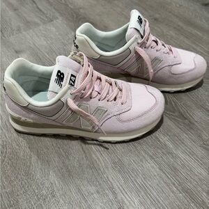 New Balance Women's Light Pink Size 7 Sneakers
